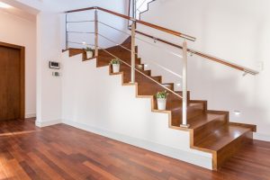 Treppe mit passendem Dekor wie Fußboden
